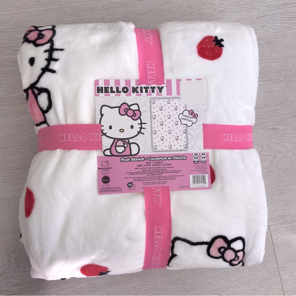 Hello Kitty Strawberry Plush Blanket - Twin Size (60in x 90in)